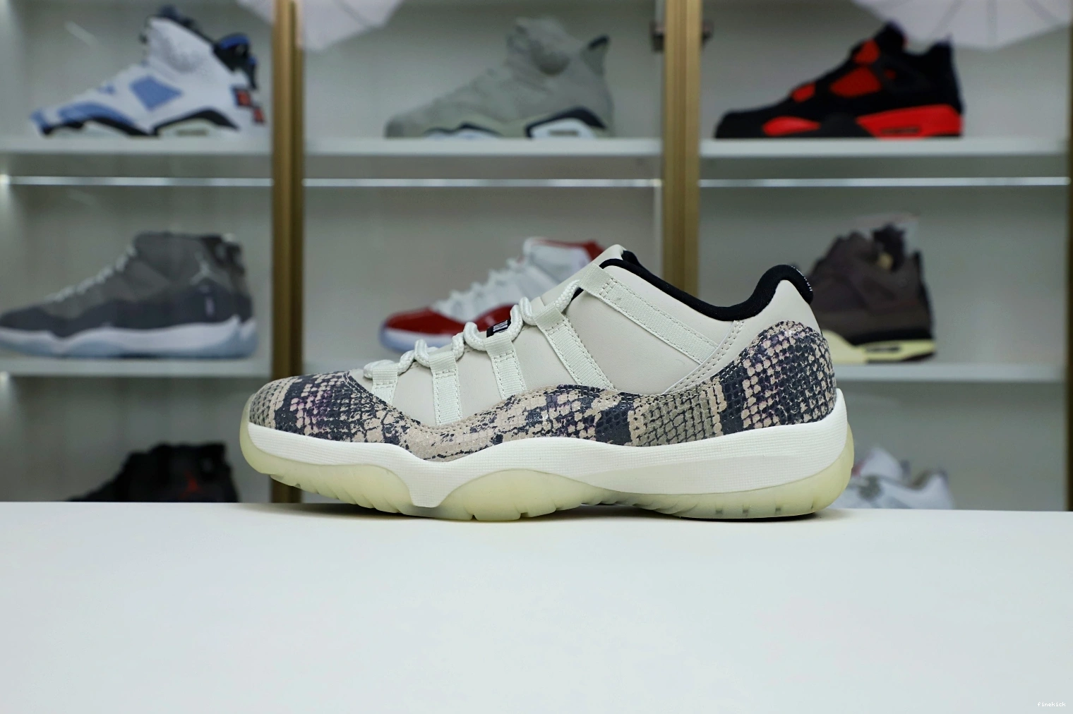 BONE SNAKESKIN LIGHT JORDAN AIR LOW 11 0122